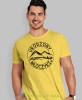 Męska koszulka z nadrukiem - Urodzony włóczykij - Idealna na wypad w góry, żółta koszulka z nadrukiem, wycieczka w góry, górska wyprawa, T-shirt dla miłośników turystyki górskiej, mucha nie siada koszulki.jpg