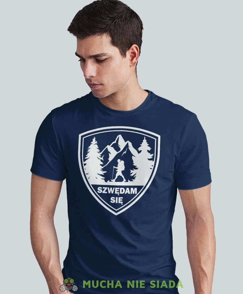 Męska koszulka z nadrukiem - Szwędam się - Idealna za wypad w góry, granatowa koszulka z nadrukiem, wycieczka w góry, górska wyprawa, T-shirt do miłośników turystyki górskiej, mucha nie siada koszulki.jpg