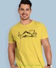 Męska koszulka z nadrukiem - Góry Serce Linia życia  - Idealna na wypad w góry, żółta koszulka z nadrukiem, wycieczka w góry, górska wyprawa, T-shirt dla miłośników turystyki górskiej, mucha nie siada koszulki.jpg