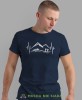 Męska koszulka z nadrukiem - Góry Wędrowcy Linia życia  - Idealna na wypad w góry, granatowa koszulka z nadrukiem, wycieczka w góry, górska wyprawa, T-shirt dla miłośników turystyki górskiej, mucha nie siada koszulki.jpg