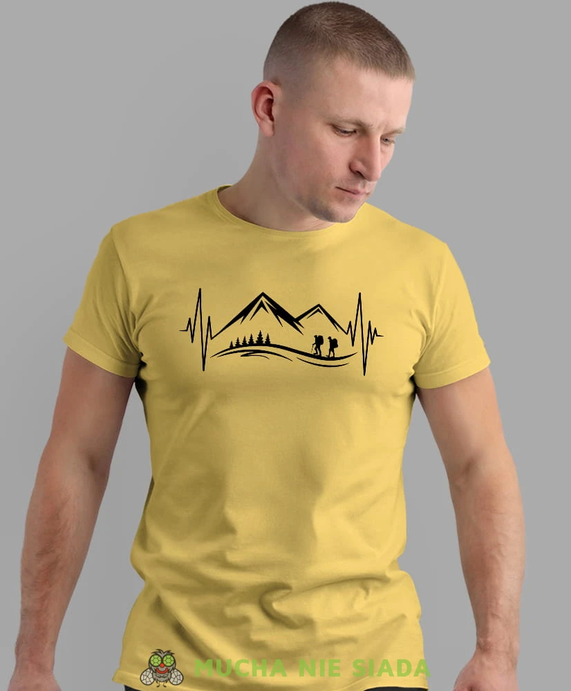 Męska koszulka z nadrukiem - Góry Wędrowcy Linia życia  - Idealna na wypad w góry, żółta koszulka z nadrukiem, wycieczka w góry, górska wyprawa, T-shirt dla miłośników turystyki górskiej, mucha nie siada koszulki.jpg