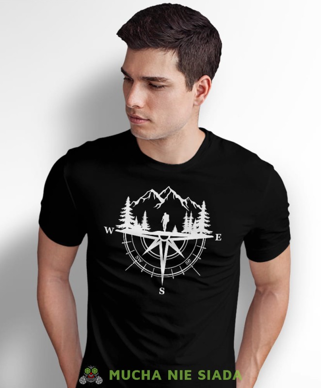 Męska koszulka z nadrukiem - Góry Las Kompas Wędrowiec - Idealna na wypad w góry, czarna koszulka z nadrukiem, wycieczka w góry, górska wyprawa, T-shirt dla miłośników turystyki górskiej, mucha nie siada koszulki.jpg
