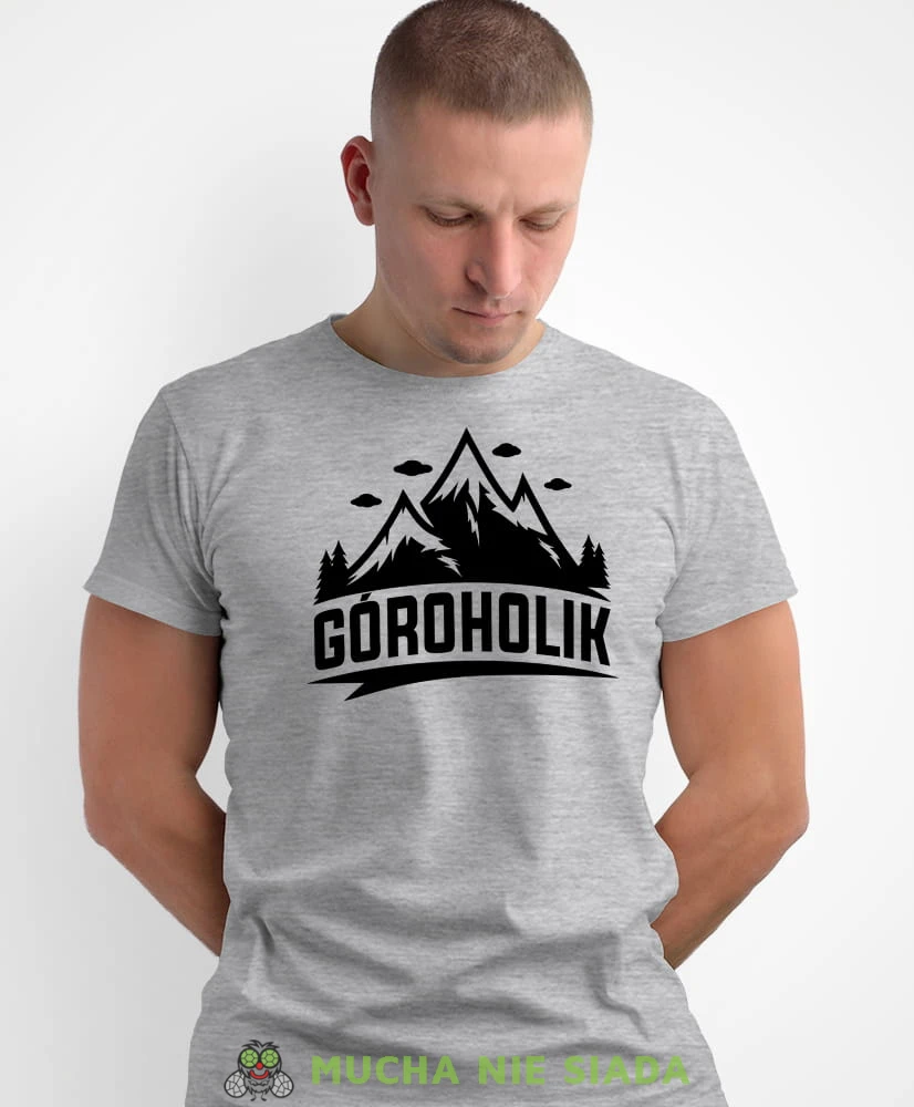 Męska koszulka z nadrukiem - Góroholik - Idealna na wypad w góry, szara koszulka z nadrukiem, wycieczka w góry, górska wyprawa, T-shirt dla miłośników turystyki górskiej, mucha nie siada koszulki.jpg