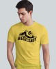 Męska koszulka z nadrukiem - Bieszczady - Idealna na wypad w góry, żółta koszulka z nadrukiem, wycieczka w góry, górska wyprawa, T-shirt dla miłośników turystyki górskiej, mucha nie siada koszulki.jpg