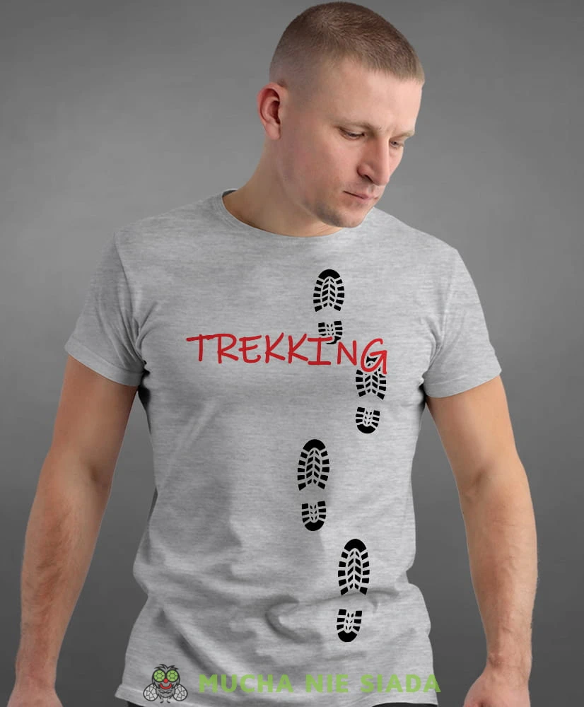 Męska koszulka z nadrukiem - Trekking Ślady butów- Idealna na wypad w góry, szara koszulka z nadrukiem, wycieczka w góry, górska wyprawa, T-shirt dla miłośników turystyki górskiej, mucha nie siada koszulki.jpg