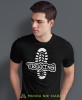 Męska koszulka z nadrukiem - Trekking Ślad buta - Idealna na wypad w góry, czarna koszulka z nadrukiem, wycieczka w góry, górska wyprawa, T-shirt dla miłośników turystyki górskiej, mucha nie siada koszulki.jpg