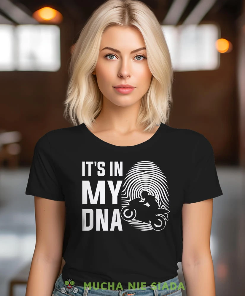 It's in my DNA odcisk palca motocyklistka, czarna damska koszulka, koszulka motocyklowa, koszulka dla motocyklistki, damska koszulka na motocykl, koszulka dla miłośniczki motocykli, motocykl, mucha nie siada sklep.jpg
