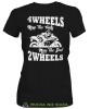 4 wheels move the body 2 wheels move the soul, czarna damska koszulka, koszulka motocyklowa, koszulka dla motocyklistki, damska koszulka na motocykl, koszulka dla miłośniczki motocykli, motocykl, mucha nie siada sklep.jpg