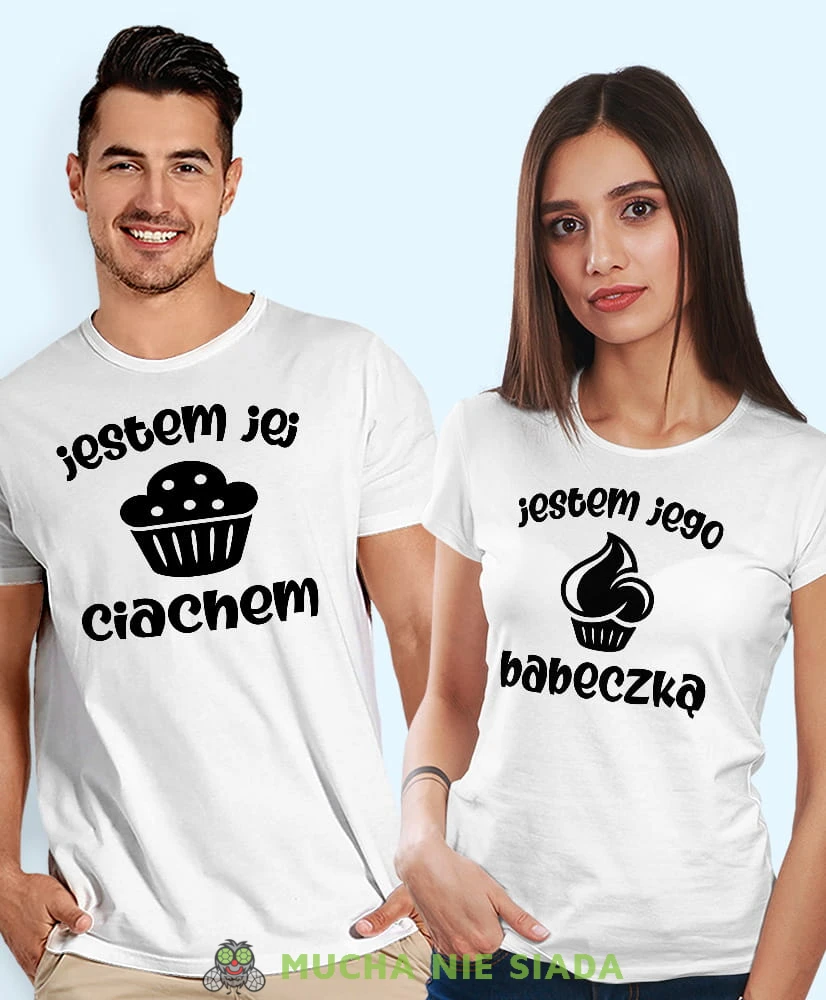 Jestem jego babeczką Jestem jej ciachem, białe koszulki dla par, dla męża, dla żony, dla chłopaka, dla dziewczyny, dla zakochanych, dla par, walentynki, fajne koszulki, t-shirty dla par, mucha nie siada, mns.jpg