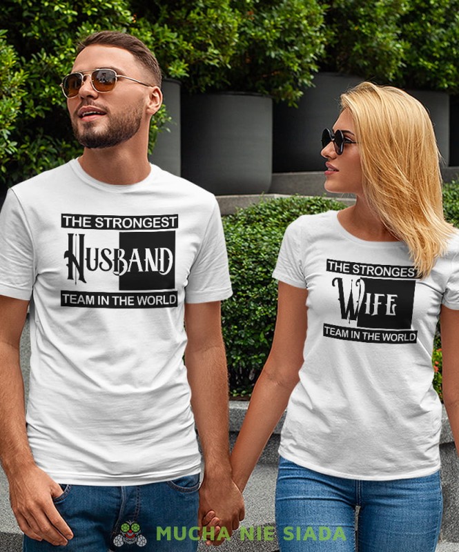 Wife Husband The strongest team in the world, białe koszulki dla par, dla męża, dla żony, dla chłopaka, dla dziewczyny, dla zakochanych, dla par, walentynki, fajne koszulki, t-shirty dla par, mucha nie siada, mns.jpg
