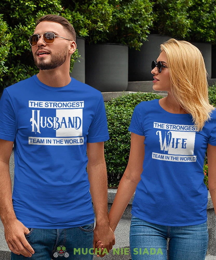 Wife Husband The strongest team in the world, niebieskie koszulki dla par, dla męża, dla żony, dla chłopaka, dla dziewczyny, dla zakochanych, dla par, walentynki, fajne koszulki, t-shirty dla par, mucha nie siada, mns.jpg