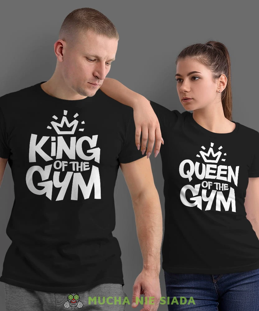 King of the gym Queen of the gym, czarne koszulki dla par, dla męża, dla żony, dla chłopaka, dla dziewczyny, dla zakochanych, dla par, walentynki, fajne koszulki, t-shirty dla par, na siłownie, sport, mucha nie siada, mns.jpg