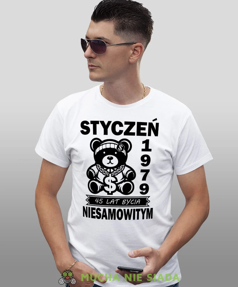 Miś 20 30 40 50 60 70 80 lat bycia niesamowitym, biała męska koszulka urodzinowa, na urodziny, na prezent, fajna koszulka, dla chłopaka, dla męża, mucha nie siada, mns.jpg