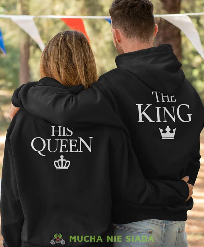 The King His Queen, czarne bluzy z kapturem dla par, bluzy dla zakochanych, dla par, bluzy z kapturem na walentynki, fajne bluzy z kapturem, bluzy dla par, bluzy z kapturem dla par mucha nie siada, mns.webp