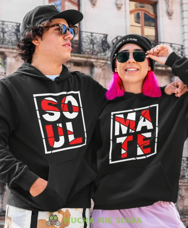 Soulmate ramka, czarne bluzy z kapturem dla par, bluzy dla zakochanych, dla par, bluzy z kapturem na walentynki, fajne bluzy z kapturem, bluzy dla par, bluzy z kapturem dla par mucha nie siada, mns.webp