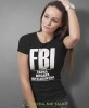 FBI Fajna Bogata Inteligentna, czarna damska koszulka z nadrukiem, fajna koszulka, na prezent dla niej, dla dziewczyny, dla żony, na prezent, damska koszulka, damska koszulka z zabawnym nadrukiemmucha nie siada, mns.jpg