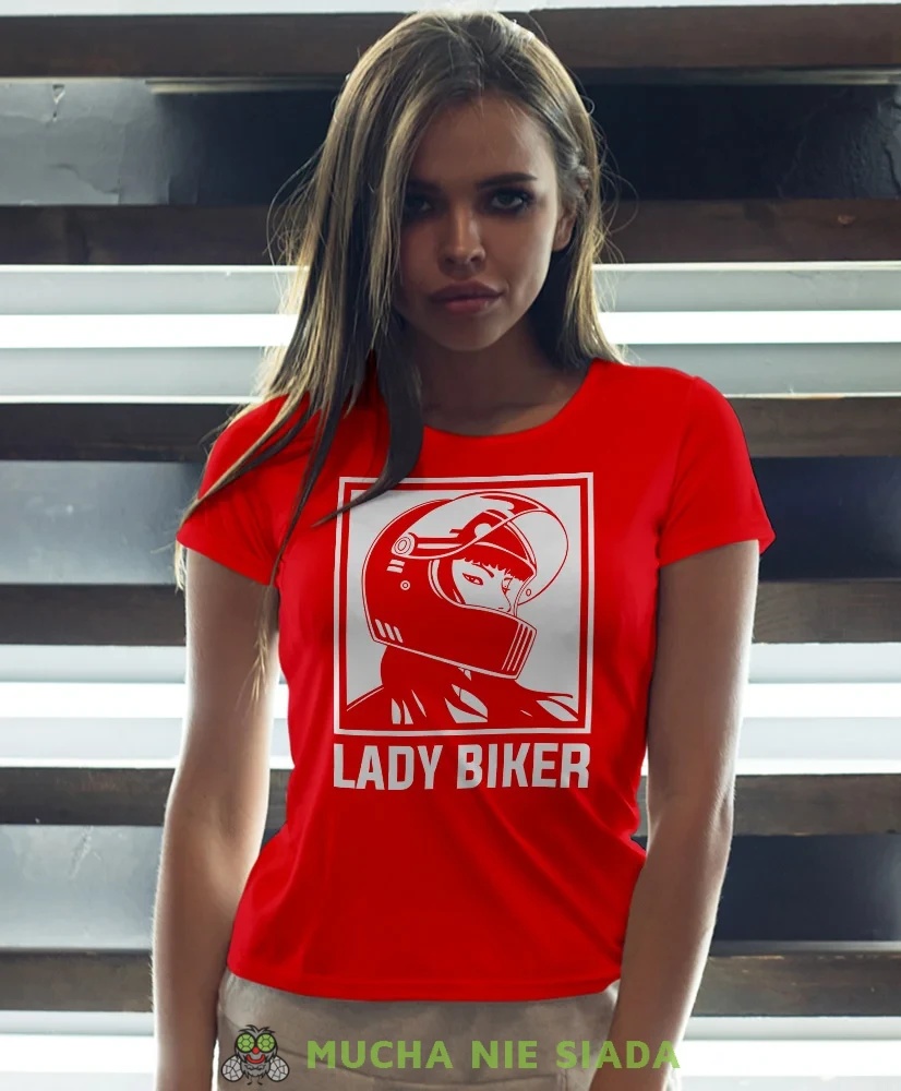 Lady biker motocyklistka, czerwona damska koszulka, koszulka motocyklowa, koszulka dla motocyklistki, damska koszulka na motocykl, koszulka dla miłośniczki motocykli, motocykl, mucha nie siada sklep.webp