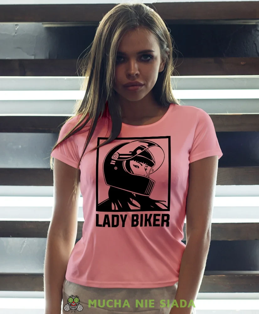 Lady biker motocyklistka, różowa damska koszulka, koszulka motocyklowa, koszulka dla motocyklistki, damska koszulka na motocykl, koszulka dla miłośniczki motocykli, motocykl, mucha nie siada sklep.webp