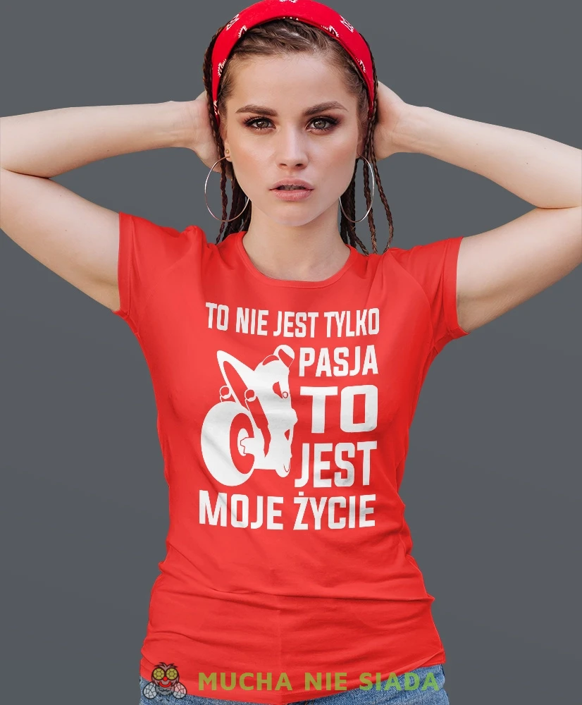To nie jest tylko pasja to jest moje życie, czerwona damska koszulka, koszulka motocyklowa, koszulka dla motocyklistki, damska koszulka na motocykl, koszulka dla miłośniczki motocykli, motocykl, mucha nie siada sklep.webp