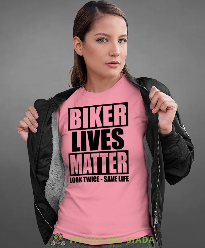 Biker lives matter look twice save life, różowa damska koszulka, koszulka motocyklowa, koszulka dla motocyklistki, damska koszulka na motocykl, koszulka dla miłośniczki motocykli, motocykl, mucha nie siada sklep.webp