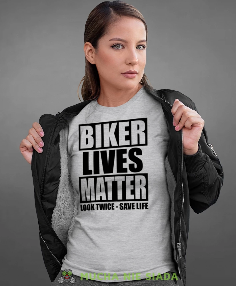 Biker lives matter look twice save life, szara damska koszulka, koszulka motocyklowa, koszulka dla motocyklistki, damska koszulka na motocykl, koszulka dla miłośniczki motocykli, motocykl, mucha nie siada sklep.webp