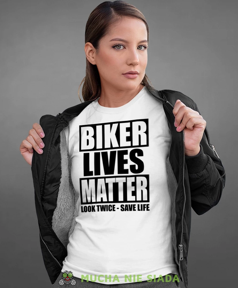 Biker lives matter look twice save life, biała damska koszulka, koszulka motocyklowa, koszulka dla motocyklistki, damska koszulka na motocykl, koszulka dla miłośniczki motocykli, motocykl, mucha nie siada sklep.webp