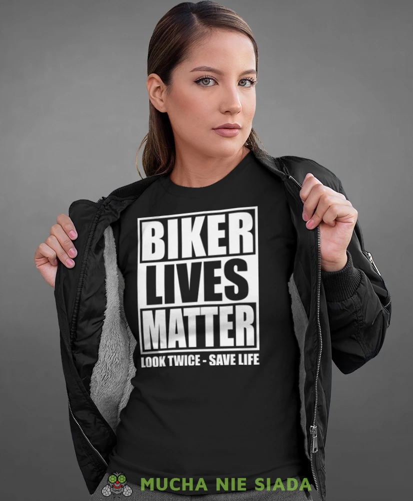 Biker lives matter look twice save life, czarna damska koszulka, koszulka motocyklowa, koszulka dla motocyklistki, damska koszulka na motocykl, koszulka dla miłośniczki motocykli, motocykl, mucha nie siada sklep.webp
