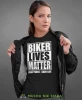 Biker lives matter look twice save life, czarna damska koszulka, koszulka motocyklowa, koszulka dla motocyklistki, damska koszulka na motocykl, koszulka dla miłośniczki motocykli, motocykl, mucha nie siada sklep.webp