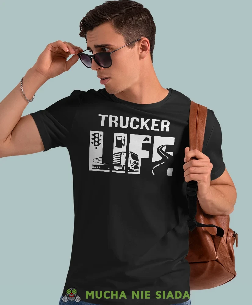 Trucker life, czarna koszulka z nadrukiem, prezent dla kierowcy tira, prezent dla kierowcy ciężarówki, koszulka dla kierowcy ciężarówki, koszulki dla kierowcy, mucha niesiada, mns.webp