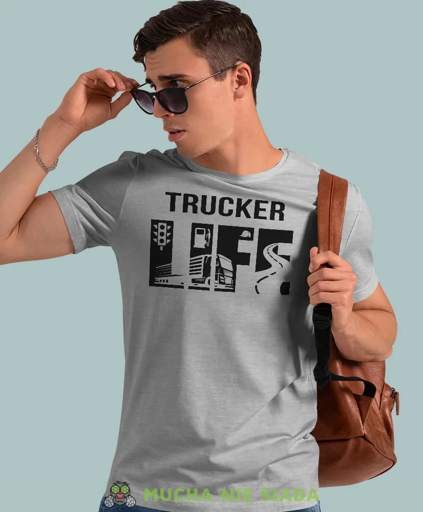 Trucker life, szara koszulka z nadrukiem, prezent dla kierowcy tira, prezent dla kierowcy ciężarówki, koszulka dla kierowcy ciężarówki, koszulki dla kierowcy, mucha niesiada, mns.webp