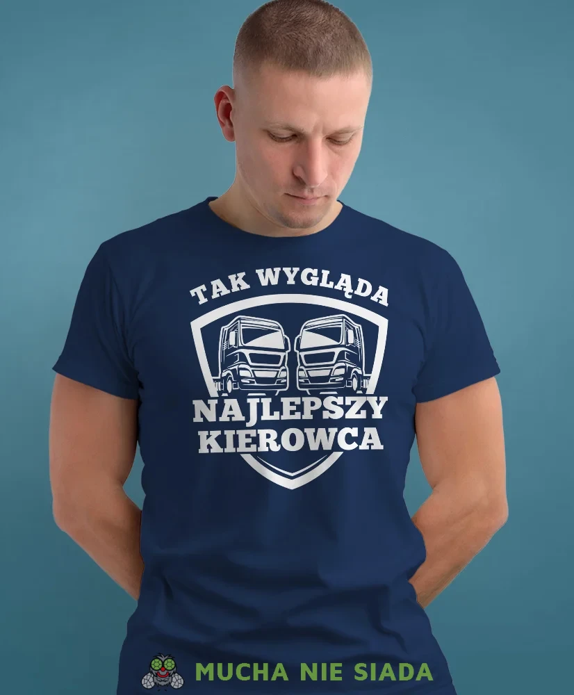 Tak wygląda najlepszy kierowca, granatowa koszulka z nadrukiem, prezent dla kierowcy tira, prezent dla kierowcy ciężarówki, koszulka dla kierowcy ciężarówki, koszulki dla kierowcy, mucha niesiada, mns.webp