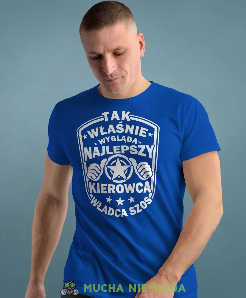 Tak właśnie wygląda najlepszy kierowca władca szos, niebieska koszulka z nadrukiem, prezent dla kierowcy tira, prezent dla kierowcy ciężarówki, koszulka dla kierowcy ciężarówki, koszulki dla kierowcy, mucha niesiada, mns.webp