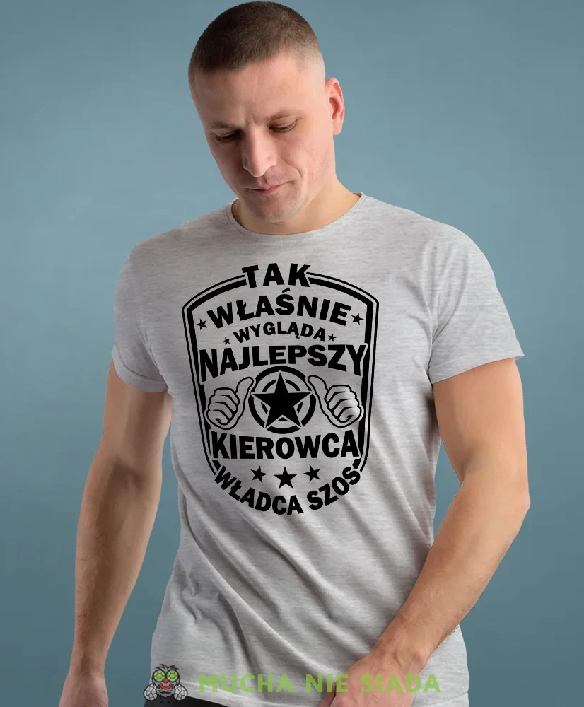 Tak właśnie wygląda najlepszy kierowca władca szos, szara koszulka z nadrukiem, prezent dla kierowcy tira, prezent dla kierowcy ciężarówki, koszulka dla kierowcy ciężarówki, koszulki dla kierowcy, mucha niesiada, mns.webp