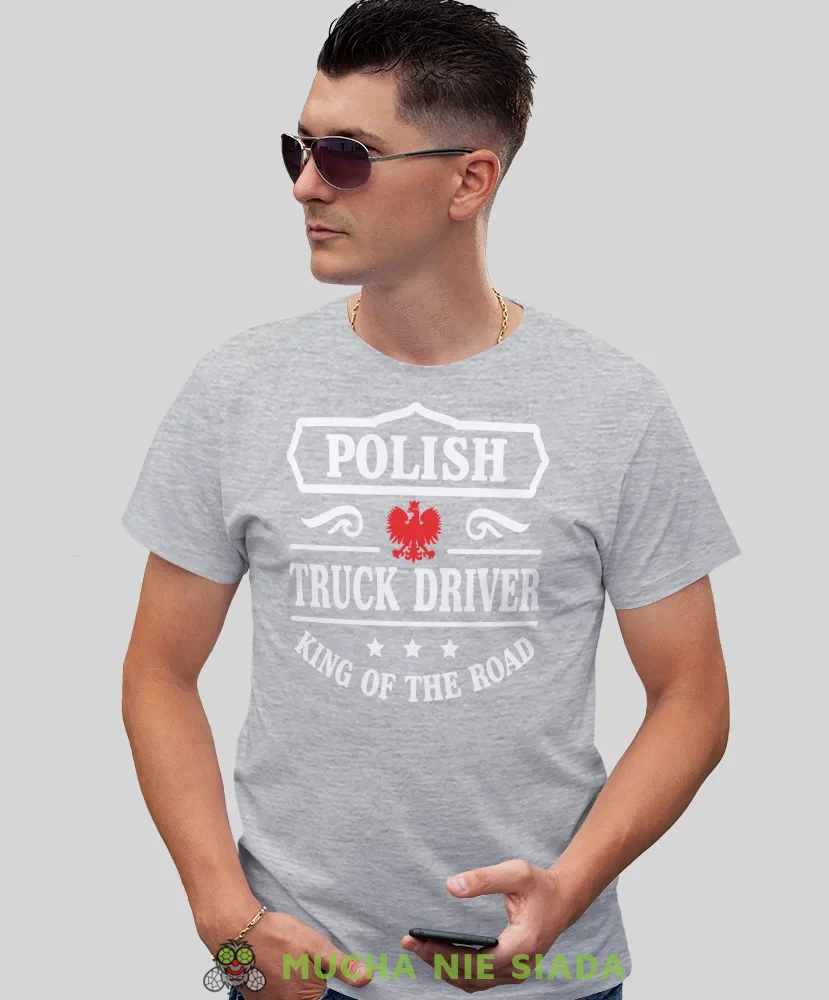 Polish truck driver King of the road, szara koszulka z nadrukiem, prezent dla kierowcy tira, prezent dla kierowcy ciężarówki, koszulka dla kierowcy ciężarówki, koszulki dla kierowcy, mucha niesiada, mns.webp