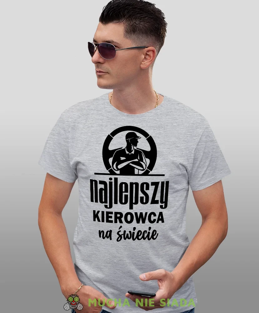 Najlepszy kierowca na świecie, szara koszulka z nadrukiem, prezent dla kierowcy tira, prezent dla kierowcy ciężarówki, koszulka dla kierowcy ciężarówki, koszulki dla kierowcy, mucha niesiada, mns.webp