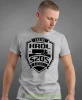 Król szos, szara koszulka z nadrukiem, prezent dla kierowcy tira, prezent dla kierowcy ciężarówki, koszulka dla kierowcy ciężarówki, koszulki dla kierowcy, mucha niesiada, mns.webp