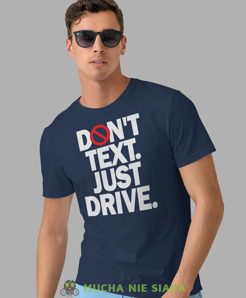 Don't text just drive, granatowa koszulka z nadrukiem, prezent dla kierowcy tira, prezent dla kierowcy ciężarówki, koszulka dla kierowcy ciężarówki, koszulki dla kierowcy, mucha niesiada, mns.webp