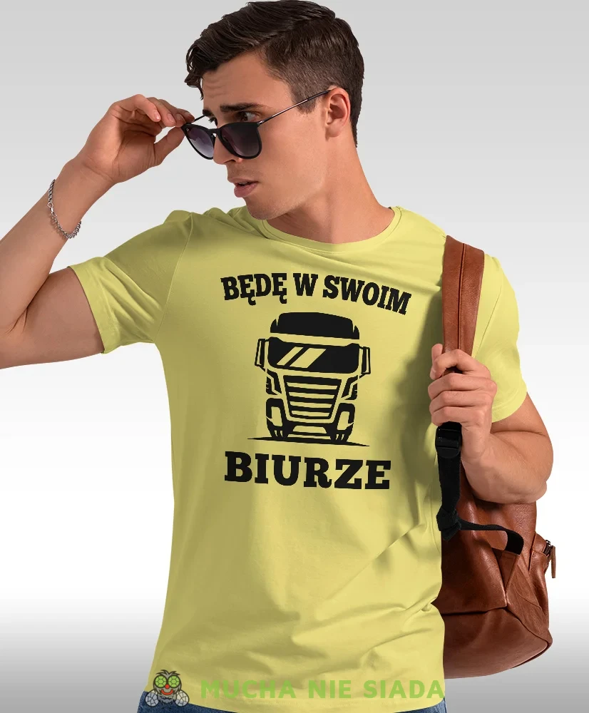 Będę w swoim biurze, żółta męska koszulka, koszulka z nadrukiem, prezent dla kierowcy tira, prezent dla kierowcy ciężarówki, koszulka dla kierowcy ciężarówki, koszulki dla kierowcy, mucha niesiada, mns.webp