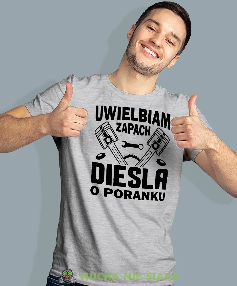 Uwielbiam zapach diesla o poranku, szara męska koszulka, prezent dla mechanika, koszulka z nadrukiem dla mechanika, koszulka dla mechanika, koszulki dla mechanika, mucha niesiada, mns.webp