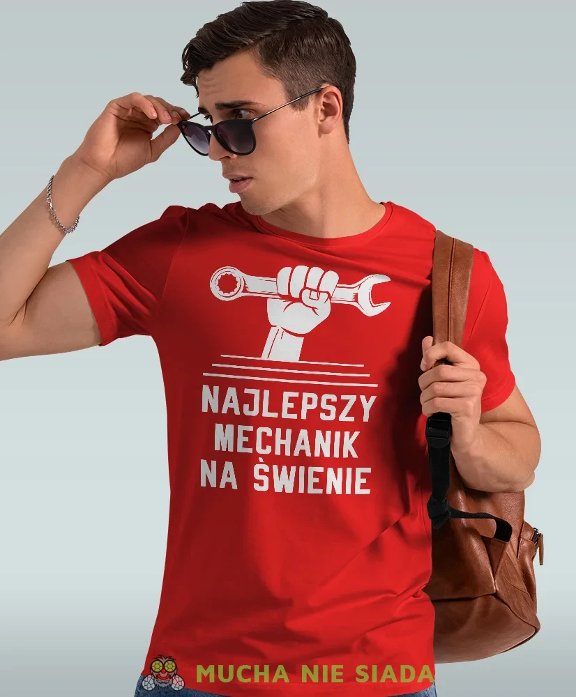 Najlepszy mechanik na świecie klucz, czerwona męska koszulka, prezent dla mechanika, koszulka z nadrukiem dla mechanika, koszulka dla mechanika, koszulki dla mechanika, mucha niesiada, mns.webp