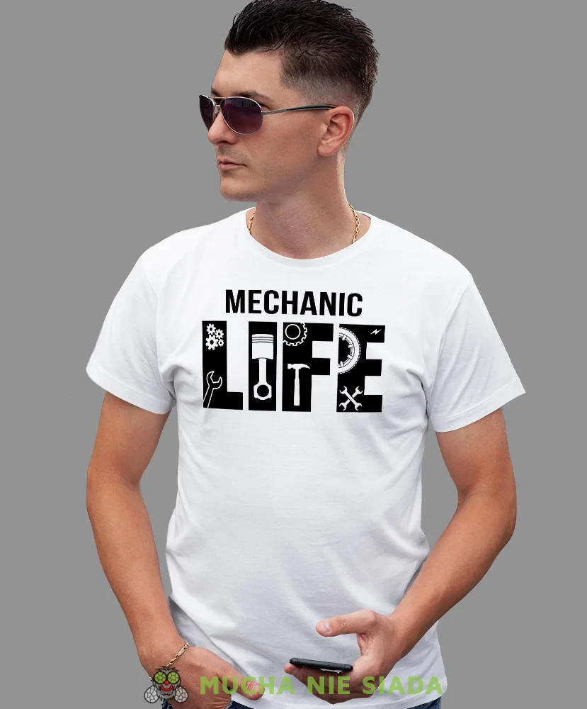 Mechanic life, biała męska koszulka, prezent dla mechanika, koszulka z nadrukiem dla mechanika, koszulka dla mechanika, koszulki dla mechanika, mucha niesiada, mns.webp