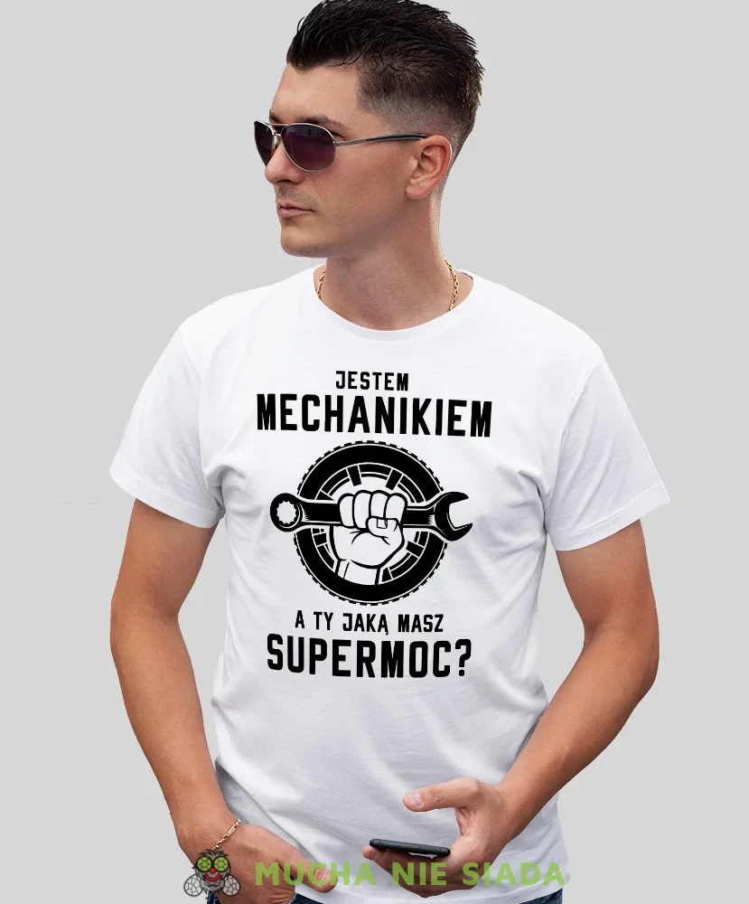 Jestem  mechanikiem a Ty jaką masz supermoc, biała męska koszulka, prezent dla mechanika, koszulka z nadrukiem dla mechanika, koszulka dla mechanika, koszulki dla mechanika, mucha niesiada, mns.webp