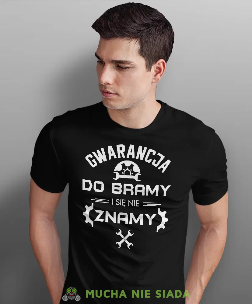 Gwarancja do bramy i się nie znamy, czarna męska koszulka, prezent dla mechanika, koszulka z nadrukiem dla mechanika, koszulka dla mechanika, koszulki dla mechanika, mucha niesiada, mns.webp