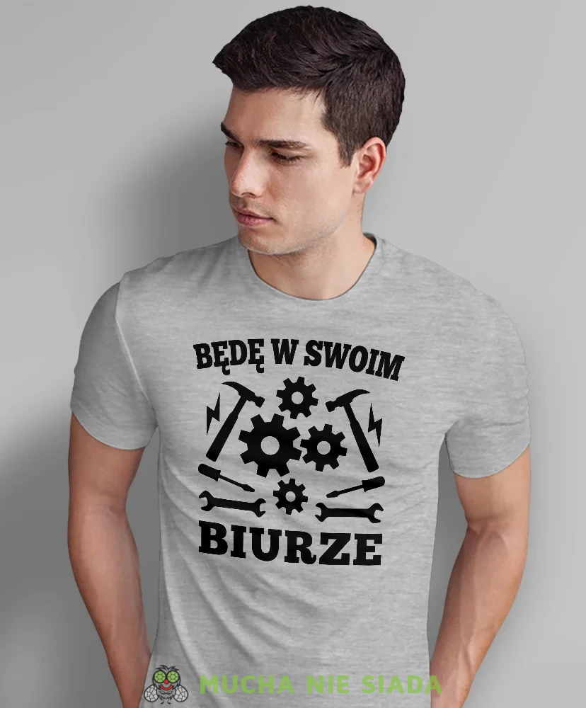 Będę w swoim biurze, szara męska koszulka, prezent dla mechanika, koszulka z nadrukiem dla mechanika, koszulka dla mechanika, koszulki dla mechanika, mucha niesiada, mns.webp
