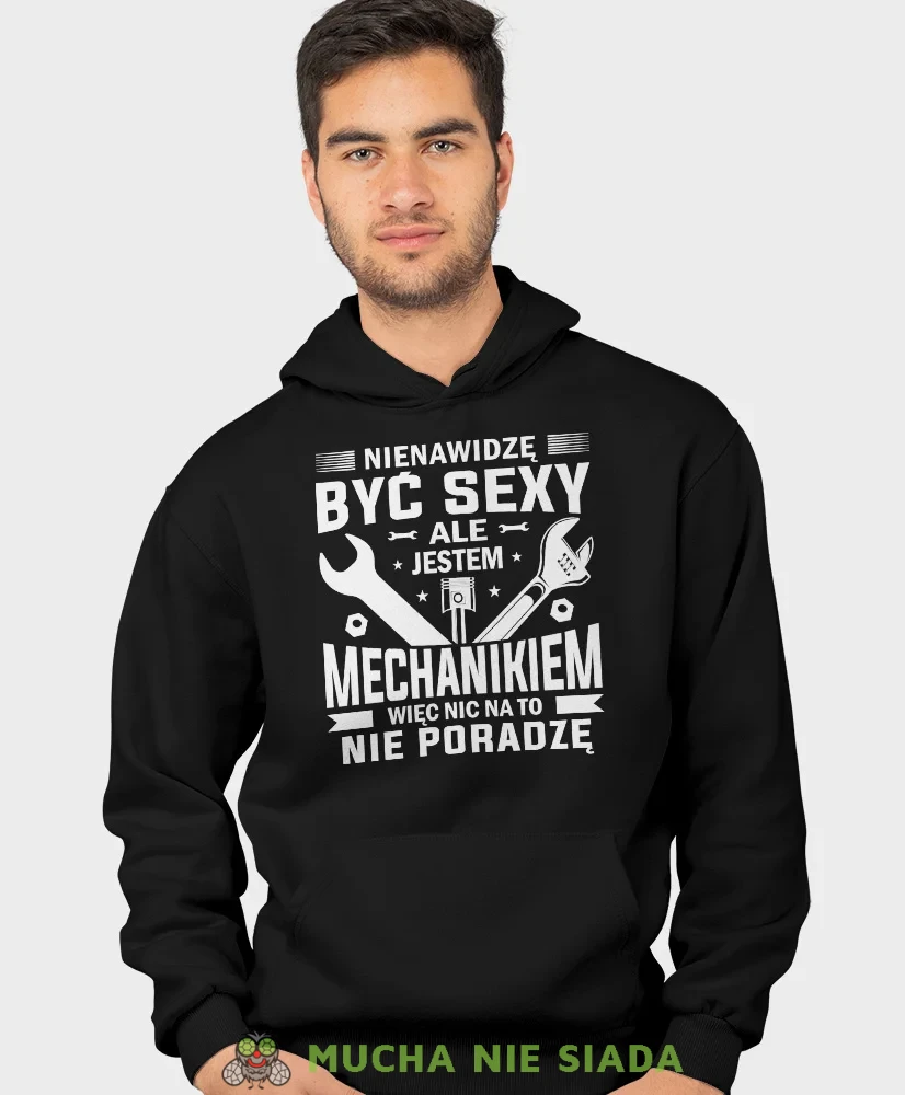 Nienawidzę być sexy ale jestem mechanikiem, czarna bluza z kapturem, prezent dla mechanika, bluza z kapturem dla mechanika, bluza dla mechanika, bluzy dla mechaników, męska bluza z nadrukiem, mucha niesiada, mns.webp