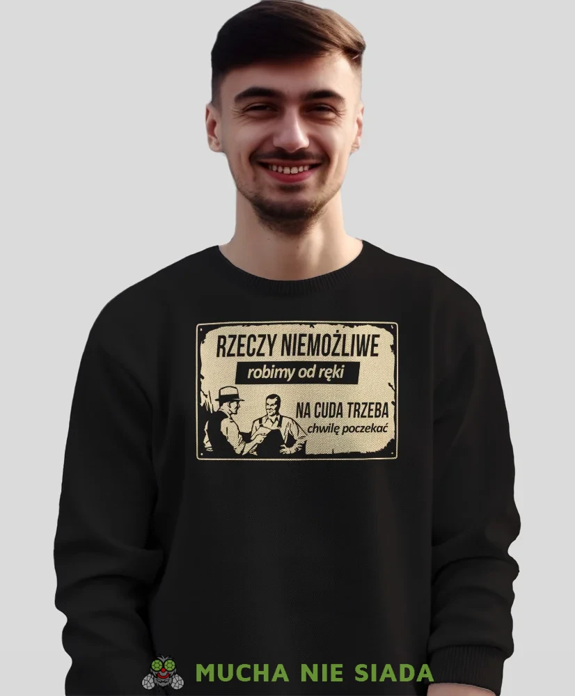 Rzeczy niemożliwe robimy od ręki na cuda trzeba chwilę poczekać, prezent dla mechanika, bluza bez kaptura dla mechanika, bluza dla mechanika, bluzy dla mechaników, męska bluza z nadrukiem, mucha niesiada, mns.webp