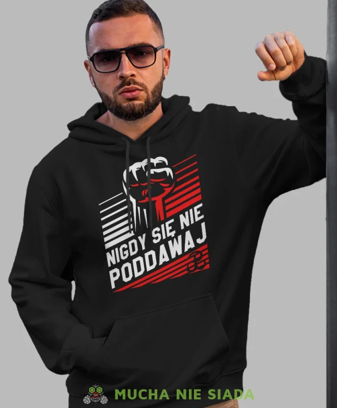 Nigdy się nie poddawaj Polska Walcząca, męska bluza z kapturem, bluza patriotyczna, bluzy z grafiką patriotyczną, dla mężczyzny, bluzay patriotyczne, bluza Polska, bluzy patriotyczne z kapturem.webp