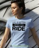 Life is better when you ride, jasnoniebieska damska koszulka, koszulka motocyklowa, dla motocyklistki, koszulka na motocykl, dla miłośniczki motocykli, mucha nie siada.jpg