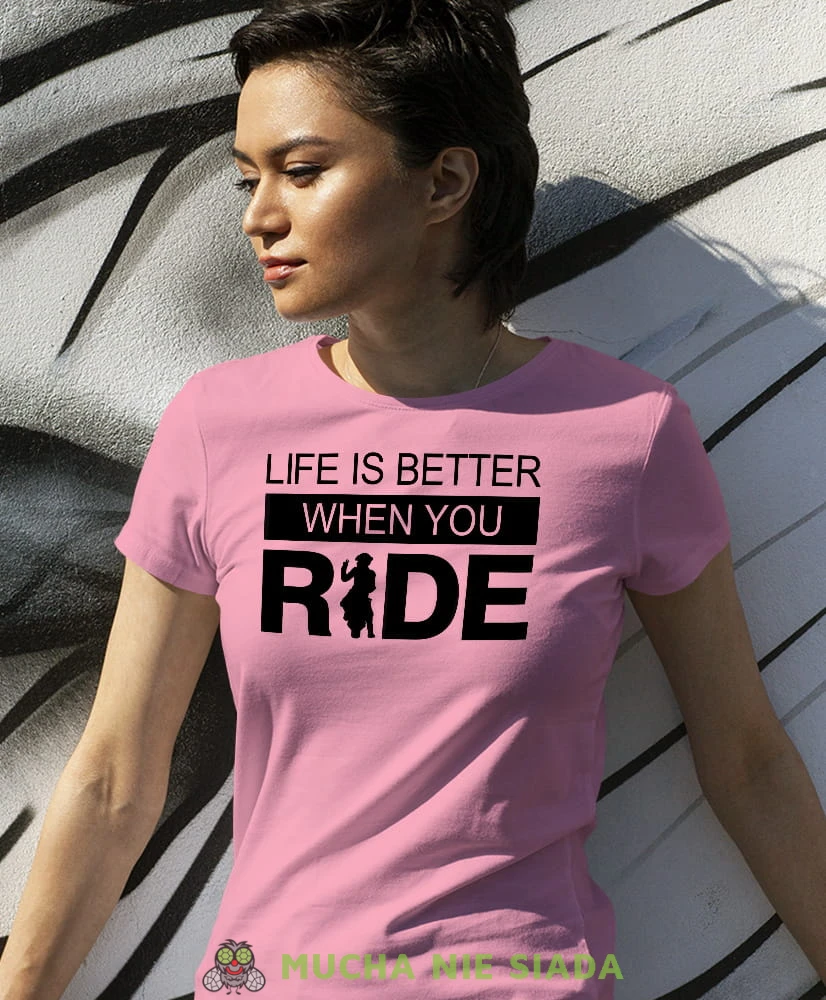 Life is better when you ride, różowa damska koszulka, koszulka motocyklowa, dla motocyklistki, koszulka na motocykl, dla miłośniczki motocykli, mucha nie siada.jpg