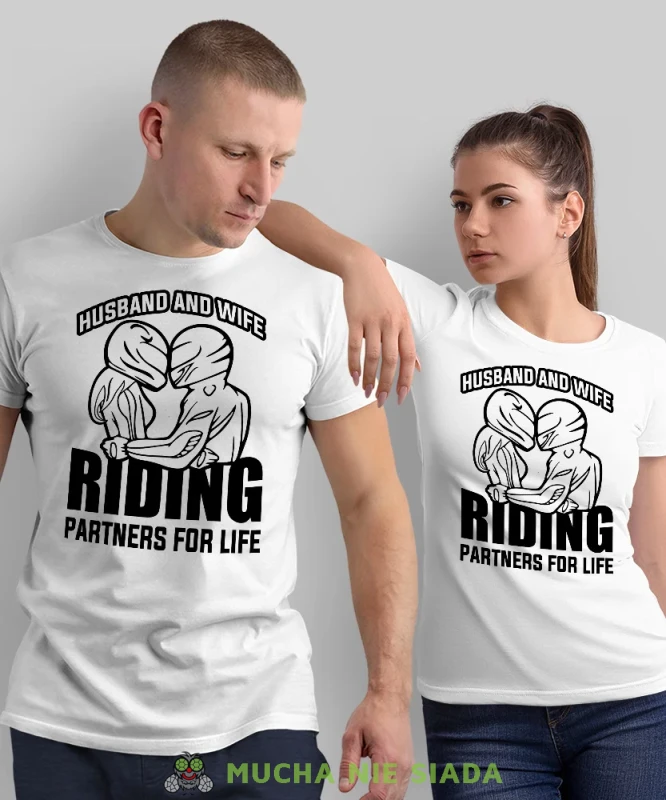 Husband and wife Riding partners for life, białe koszulki dla par, dla motocyklistów, na motocykl, dla motocyklisty, dla motocyklistki, koszulkimotocyklowe, dla par, mucha nie siada, mns.webp